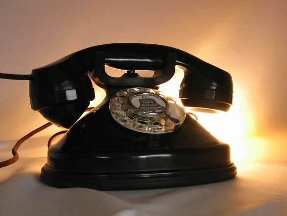 Het brein bestaat uit cellen die met elkaar praten als spelers in een gigantisch telefoonspel. Denkproblemen kunnen ontstaan wanneer berichten in dit gigantische telefoonspel vervormd raken.