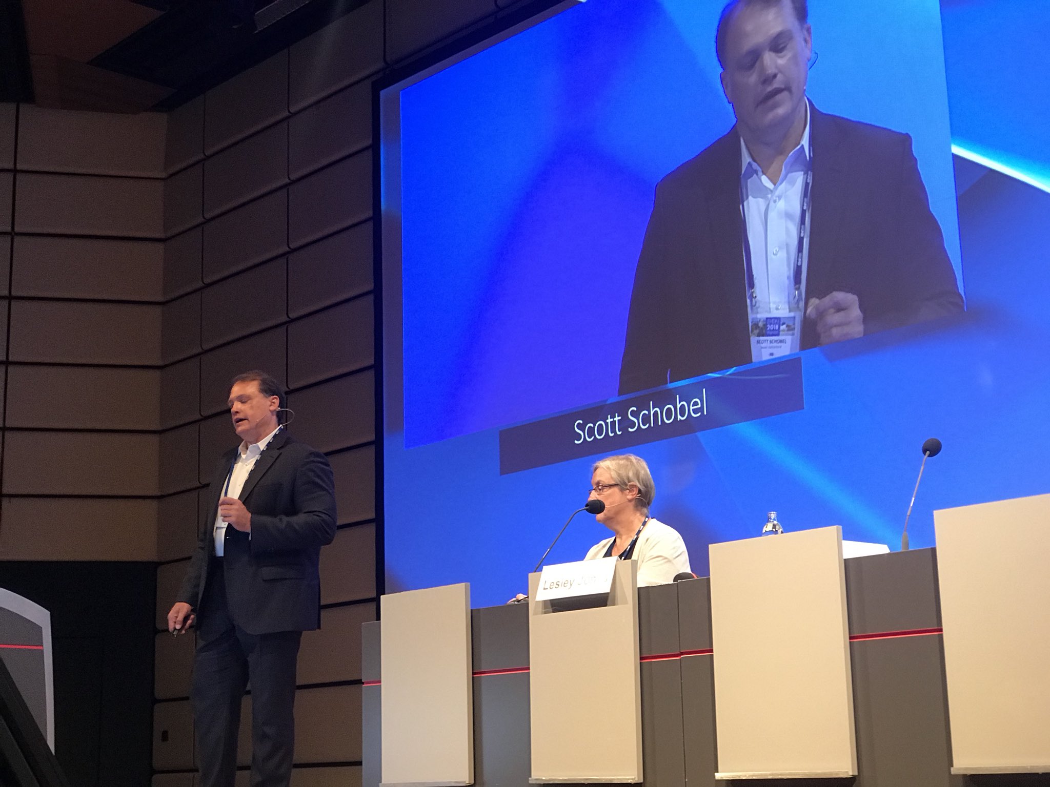 Scott Schobel kondigde de GENERATION-HD1 studie aan op de European Huntington's Disease Conferentie in Wenen