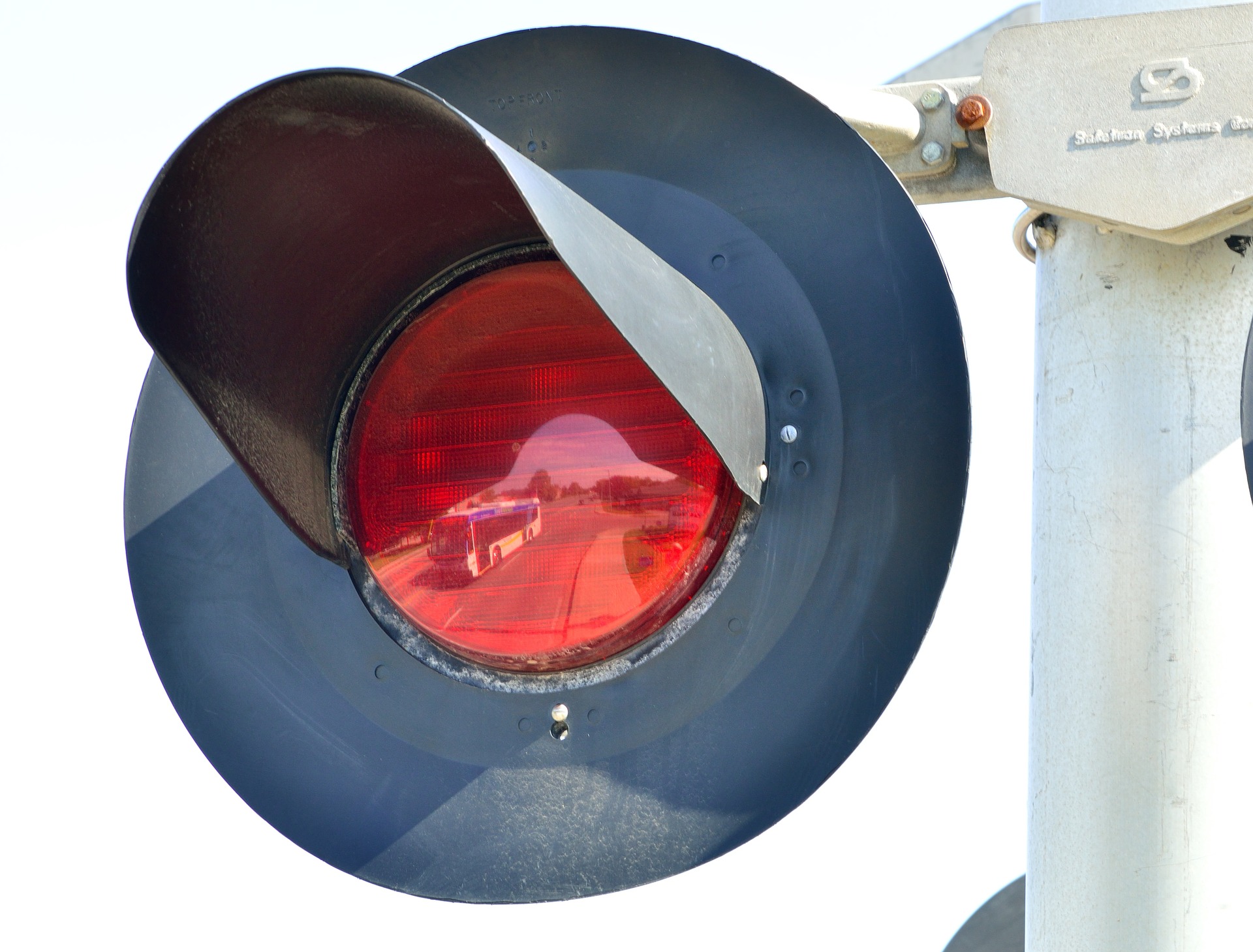 Door het gen en het stoplicht samen in een genetisch pakketje te plaatsen en af te leveren aan cellen in een schaal of in een levend dier, kunnen wetenschappers met het X- on-systeem, een stoplicht voor elk gen plaatsen