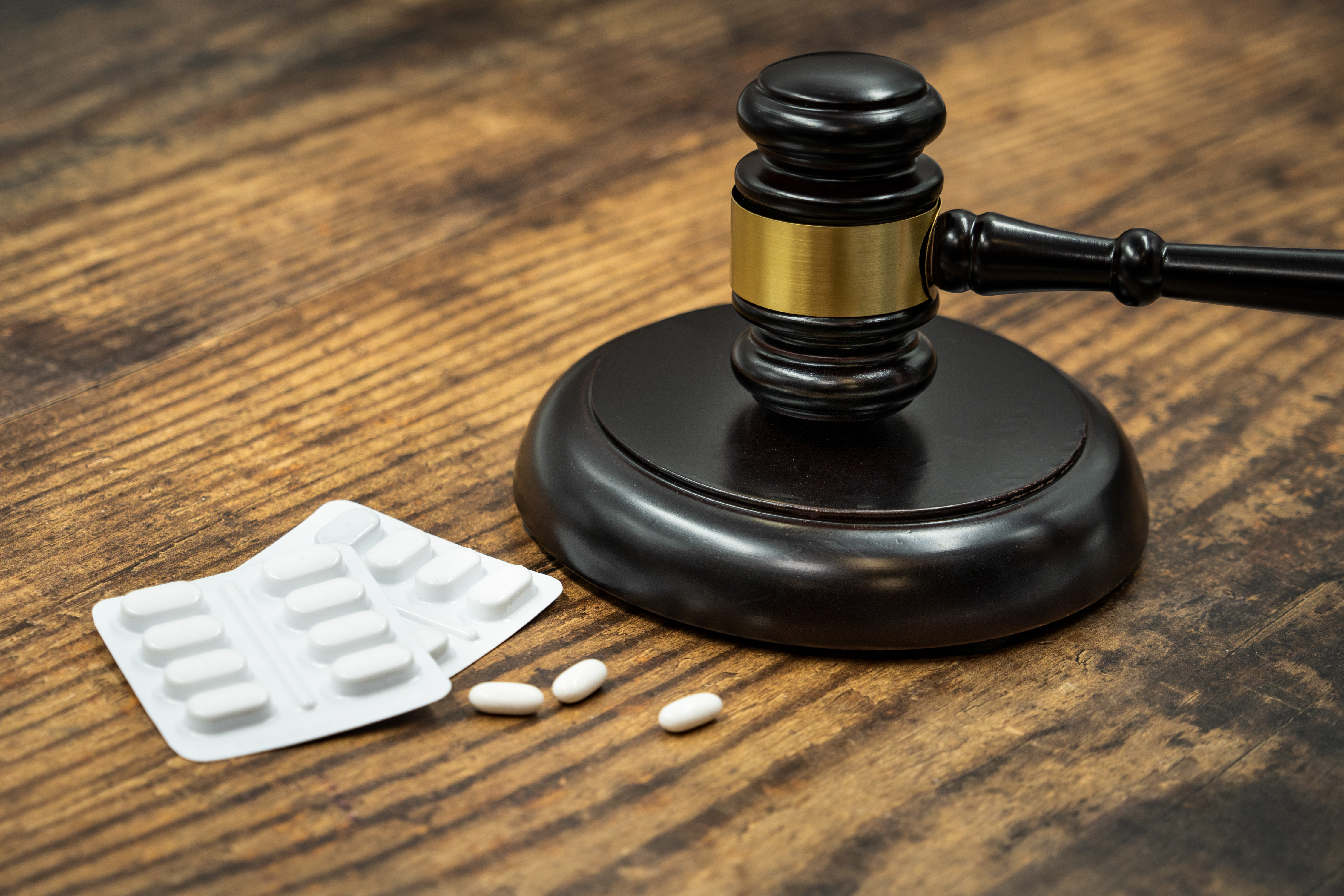 De Food and Drug Administration, ook bekend als de FDA, is de regelgevende instantie in de Verenigde Staten met volledige controle over de goedkeuring van geneesmiddelen, ook voor de ziekte van Huntington.