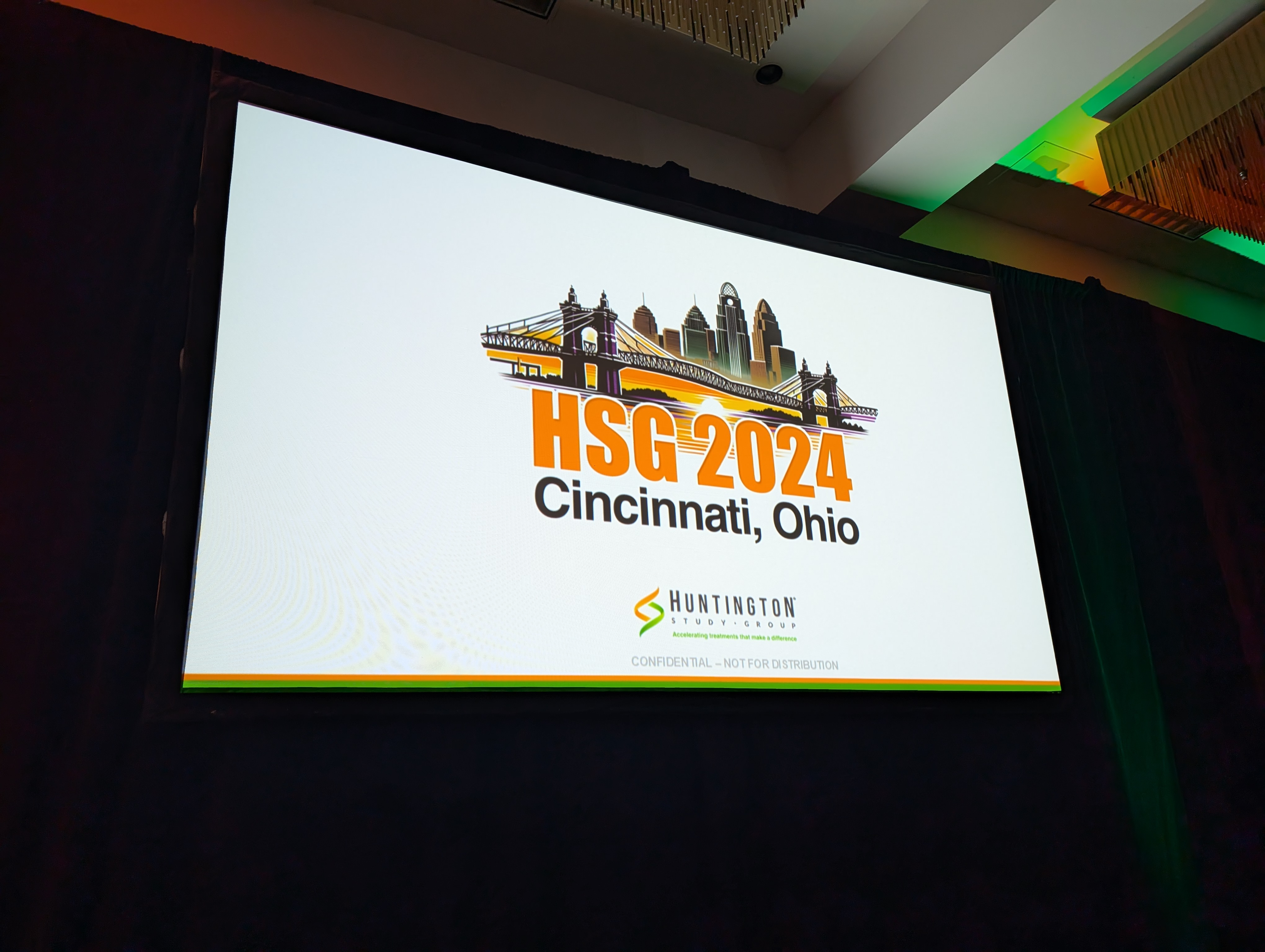 De Huntington Study Group houdt een jaarlijkse conferentie die in 2024 in Cincinnati plaatsvindt. Deze bijeenkomst omvat twee dagen voor onderzoekers, clinici en de industrie, en richt zich op wetenschap en onderzoeksupdates. De derde dag is voor families met de ziekte van Huntington, waar ze experts horen over onderzoeks- en klinische testupdates.