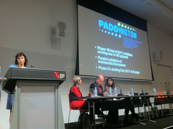 Prof. Sarah Tabrizi tijdens het Wereldcongres over de Ziekte van Huntington  
