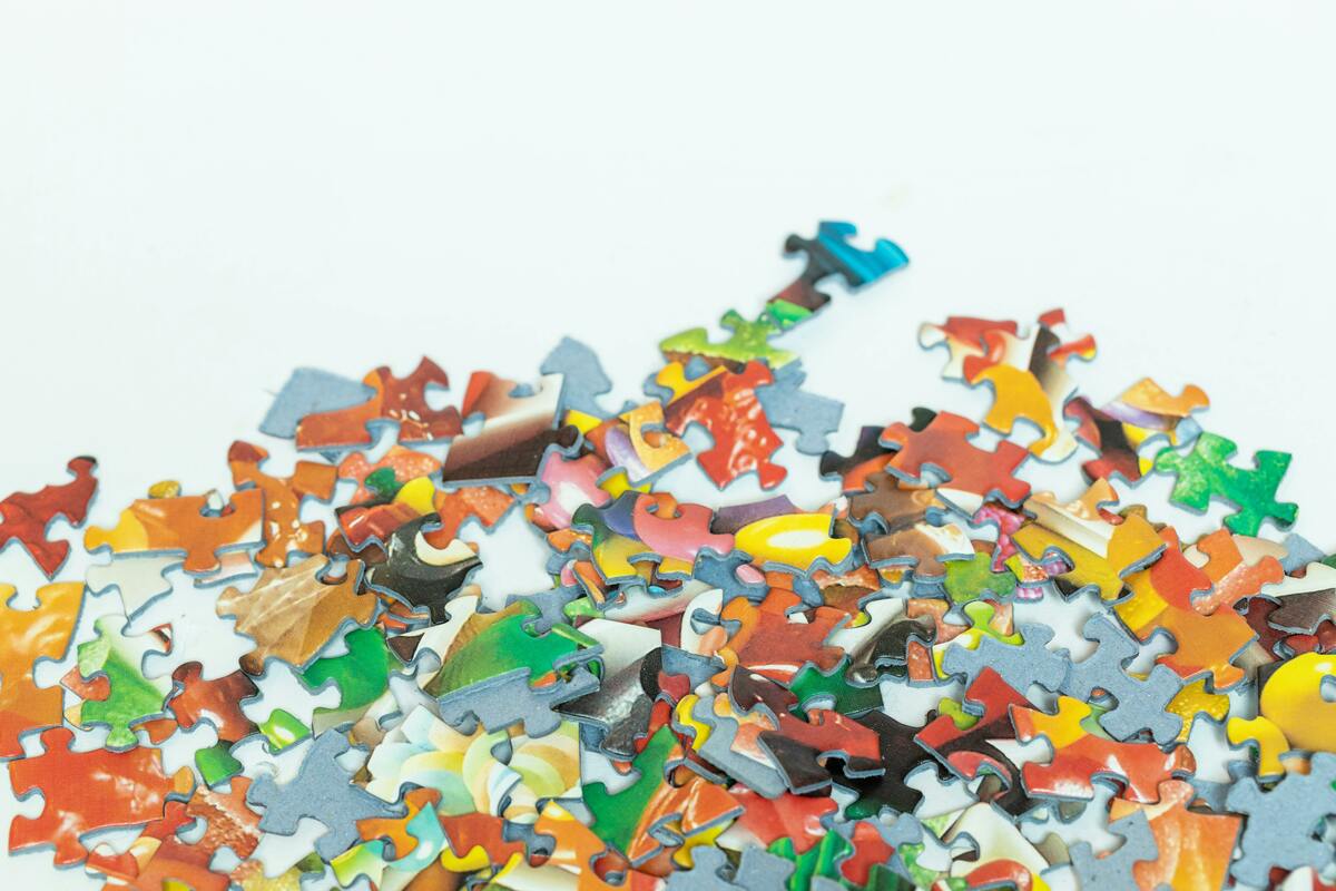 De ZvH leidt tot het verlies van specifieke hersencellen, en zomaar nieuwe cellen toevoegen zou tot chaos kunnen leiden. Maar wetenschappers werken nu aan methodes om precies díe verloren cellen doelgericht te vervangen—een veelbelovende stap richting herstel.