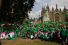 In juni 2010 woonden honderden ZvH familieleden een bijeenkomst in Londen bij om aandacht te vestigen op de behoeften van personen met de ZvH en de waarschijnlijk hogere prevalentie cijfers  